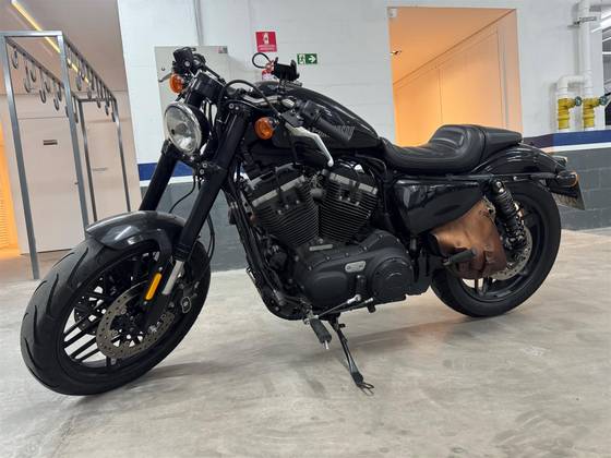 HARLEY-DAVIDSON SPORTSTER ROADSTER 